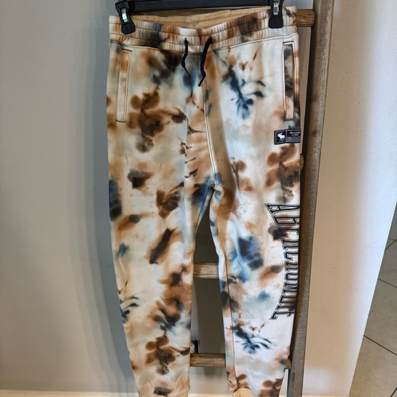 Abercrombie kids boys jogger fleece sweatpants
Like new condition
Size 15/16 - Picture 3 of 8